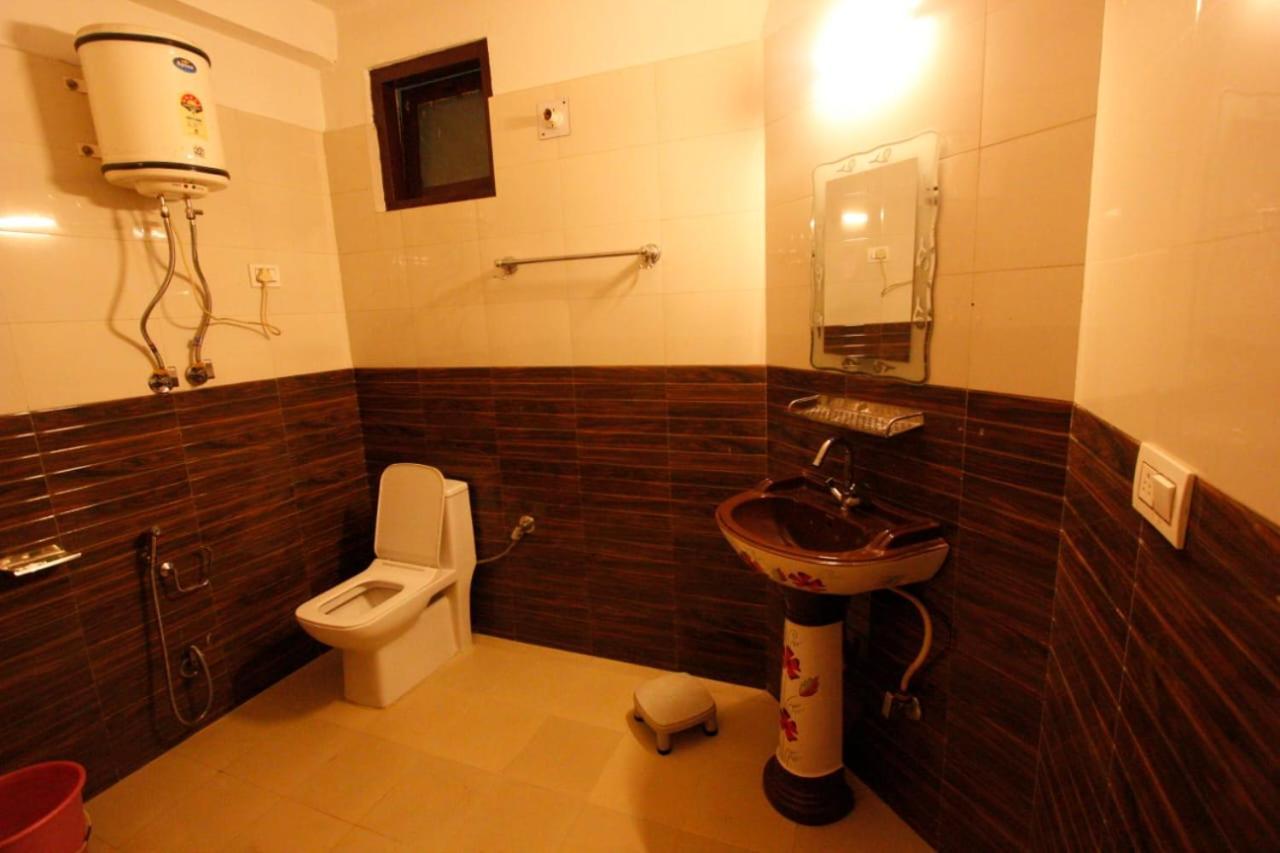 Tirthan Crest Homestay Banjar Екстер'єр фото