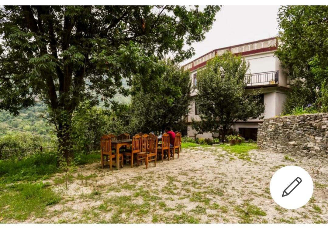 Tirthan Crest Homestay Banjar Екстер'єр фото