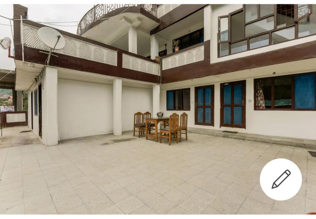 Tirthan Crest Homestay Banjar Екстер'єр фото