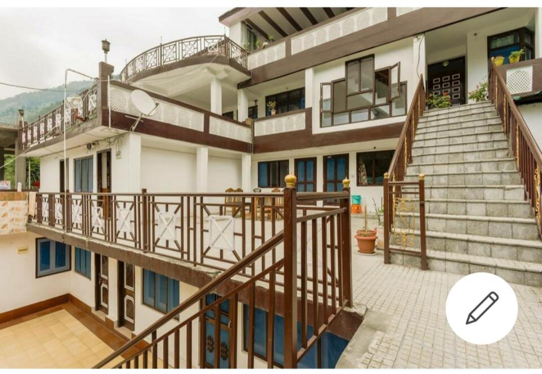Tirthan Crest Homestay Banjar Екстер'єр фото