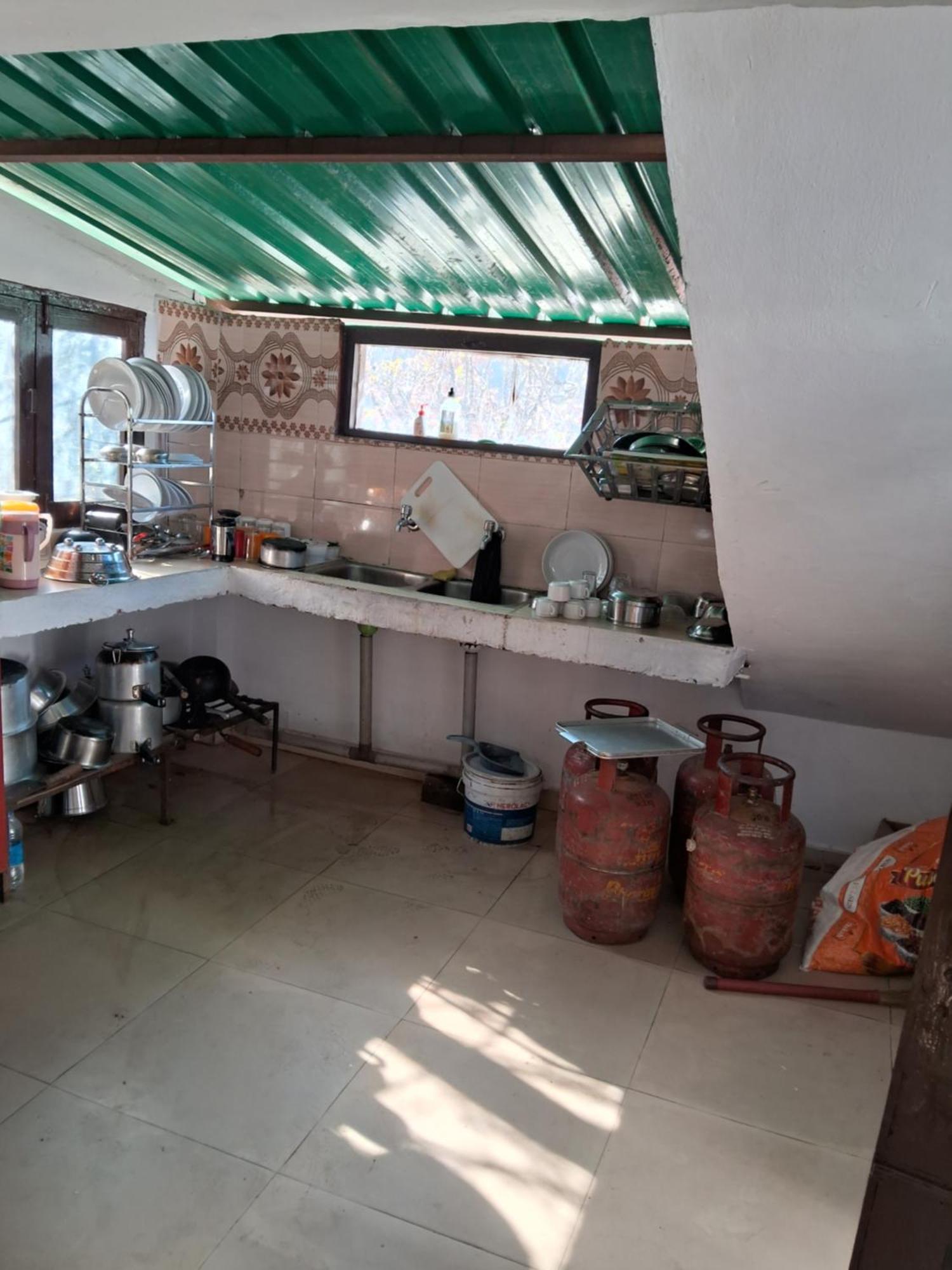 Tirthan Crest Homestay Banjar Екстер'єр фото