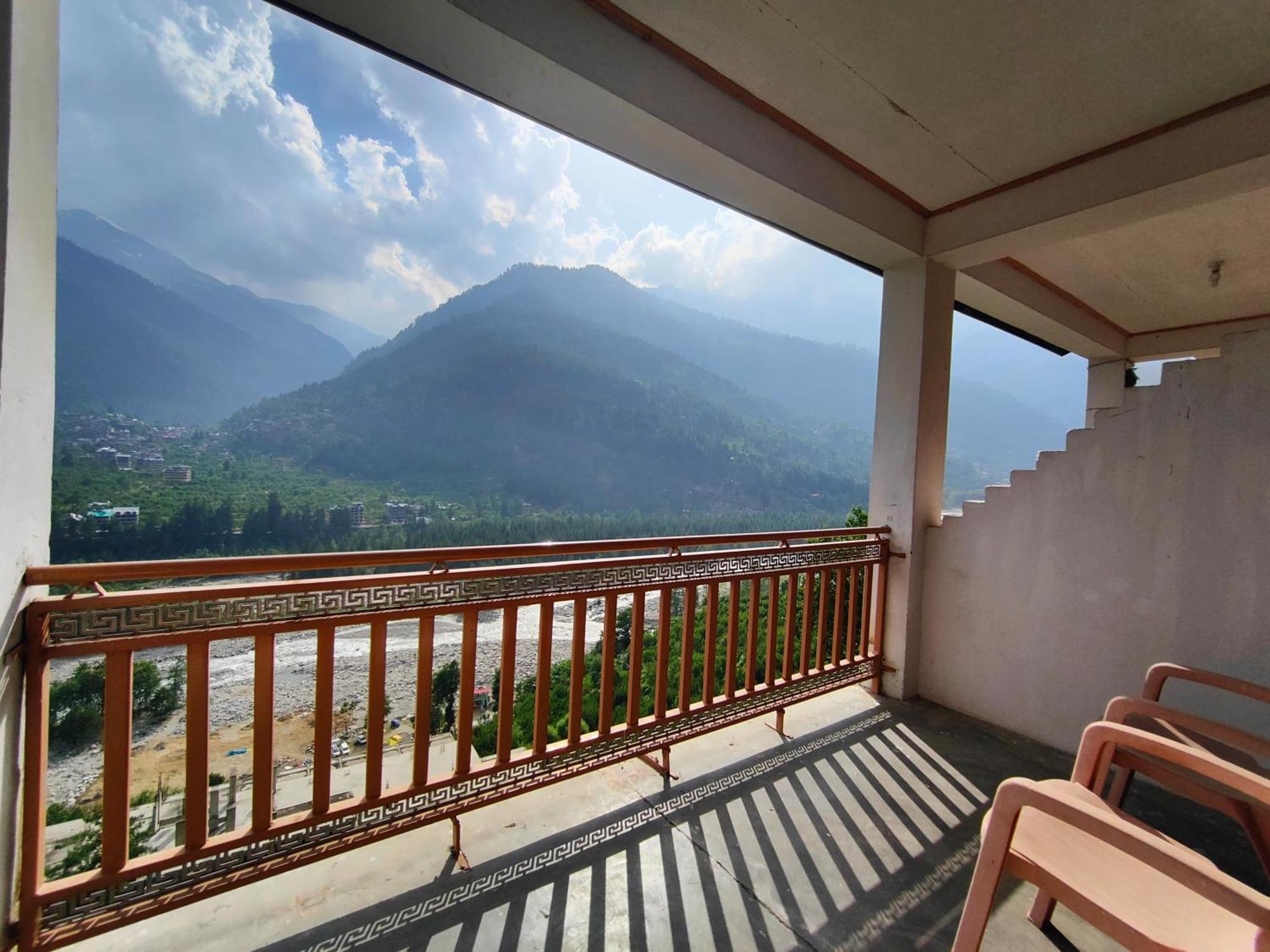 Tirthan Crest Homestay Banjar Екстер'єр фото